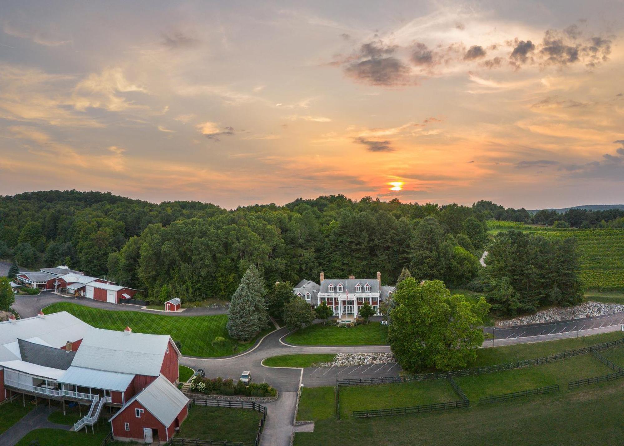 Inn At Black Star Farms Suttons Bay Extérieur photo