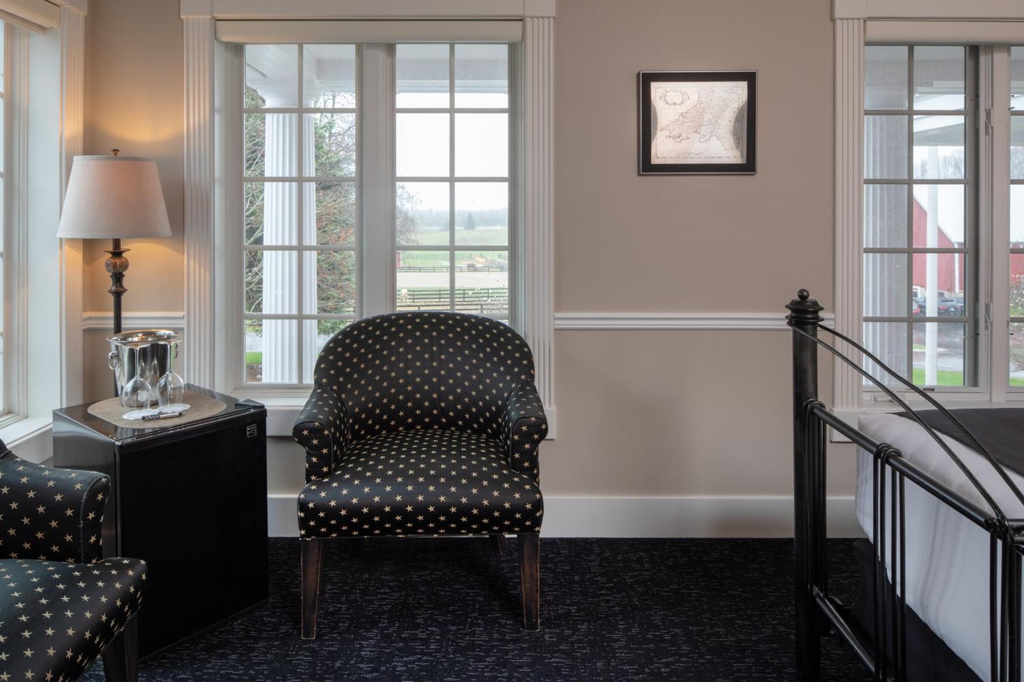 Inn At Black Star Farms Suttons Bay Chambre photo