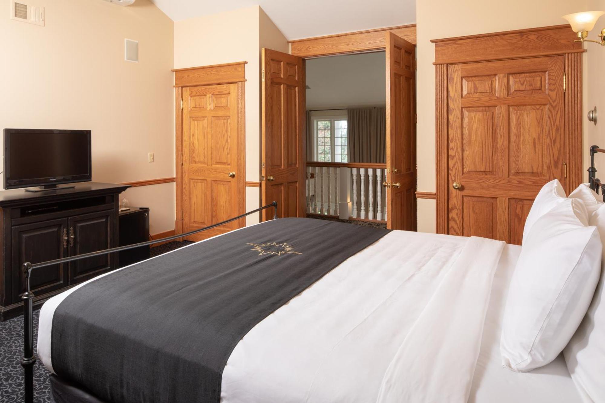 Inn At Black Star Farms Suttons Bay Chambre photo
